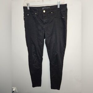 Raw & Co Natalie Jeggings. 
Black. 
Size M
Cotton 59%, Polyester 39%, Elastin 2%